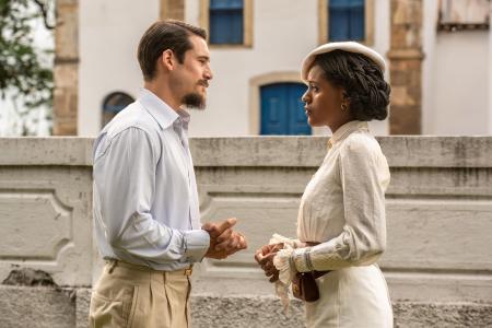 Mirinho (Nicolas Prattes) e Alika (Duda Santos)