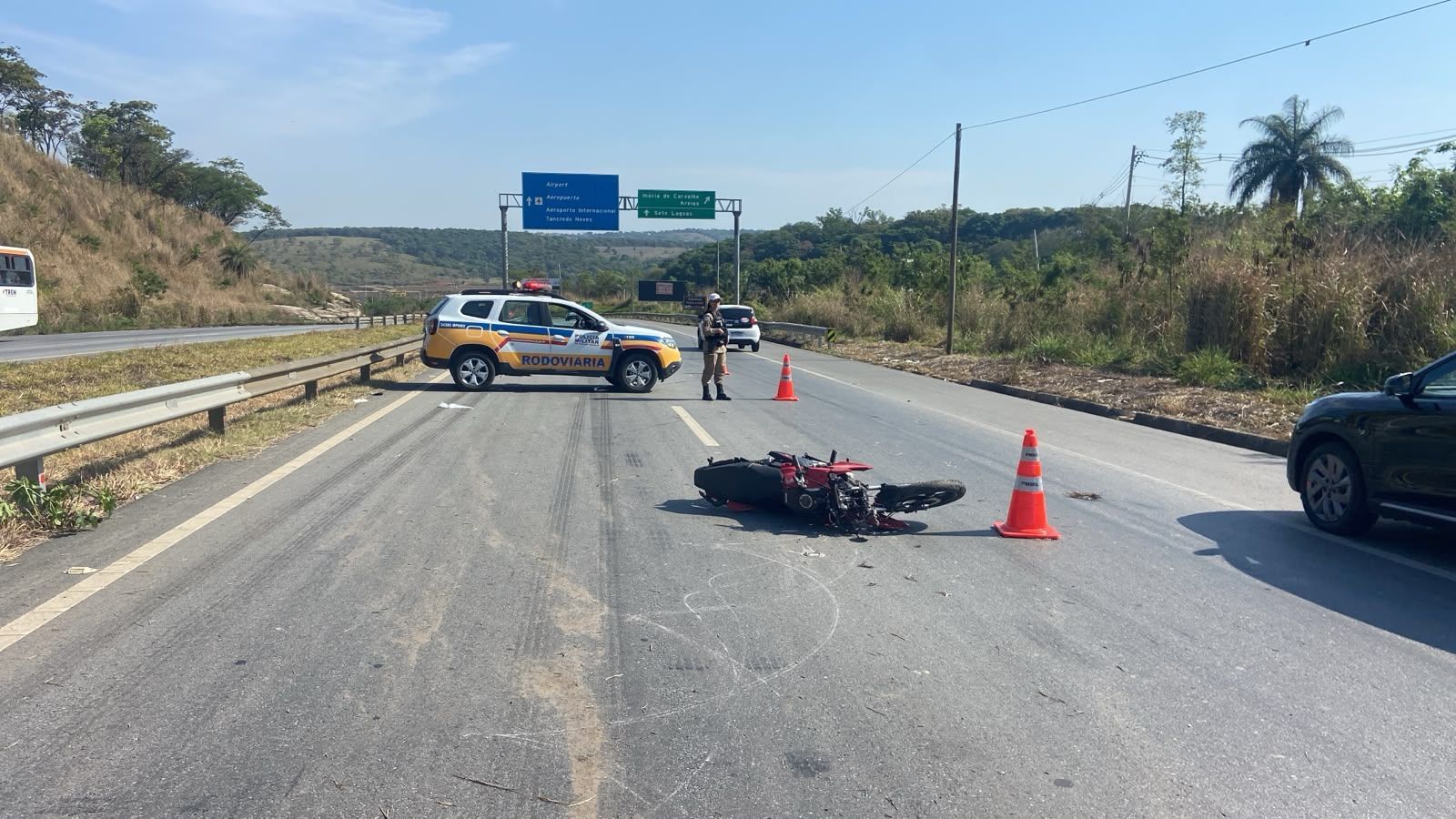 Motociclista de aplicativo é atingido por Saveiro e morre na MG-424, em São José da Lapa; motorista fugiu
