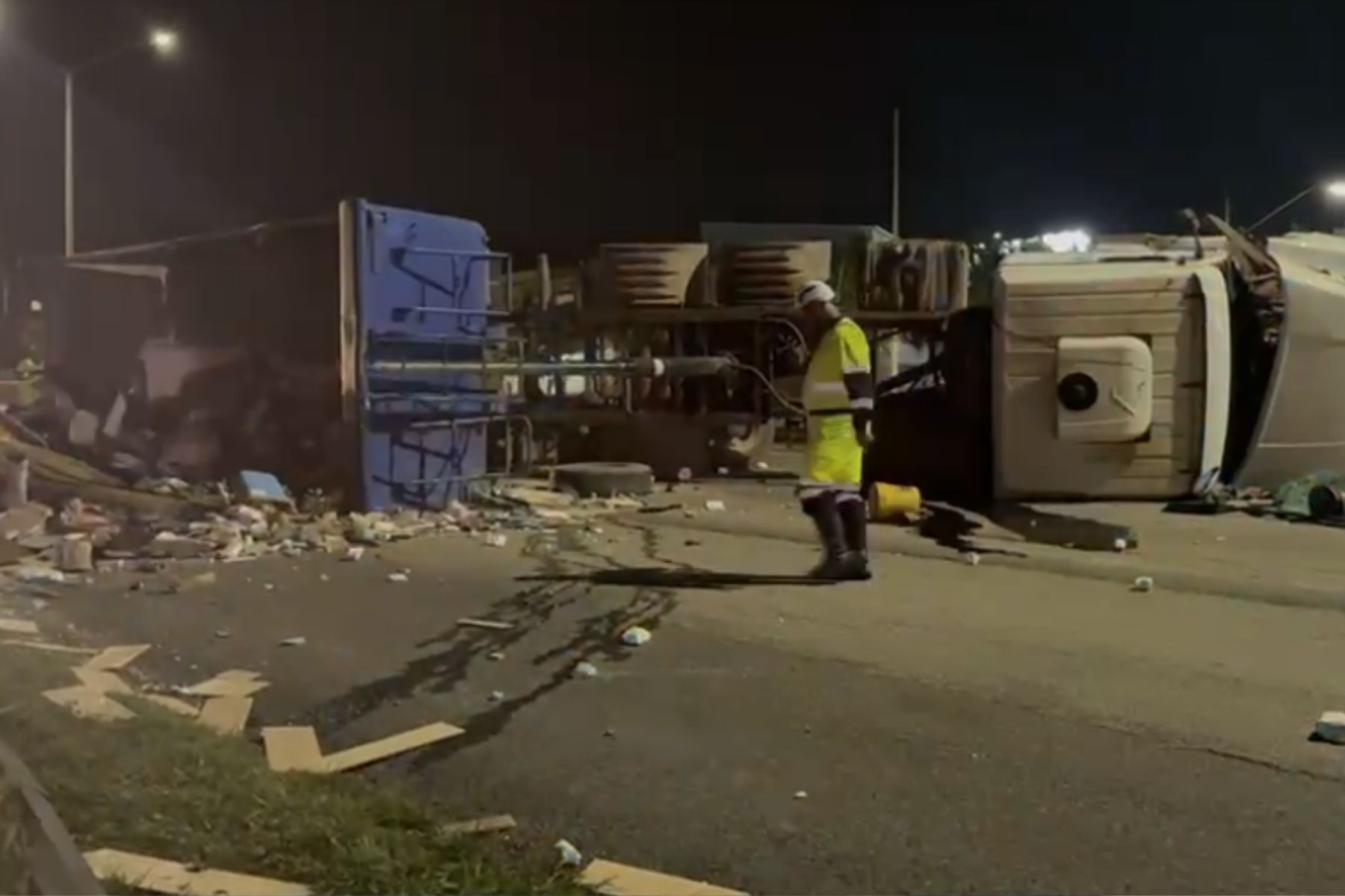 Vídeo mostra caminhoneiro que tombou carreta na BR-040 sendo preso: 'Doidão'