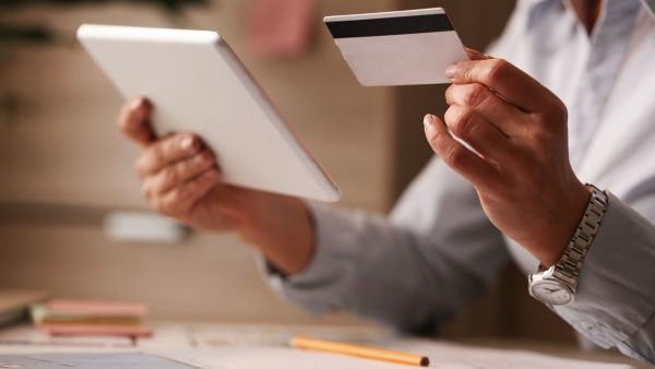 Vantagens de ter um cartão de crédito para o seu negócio