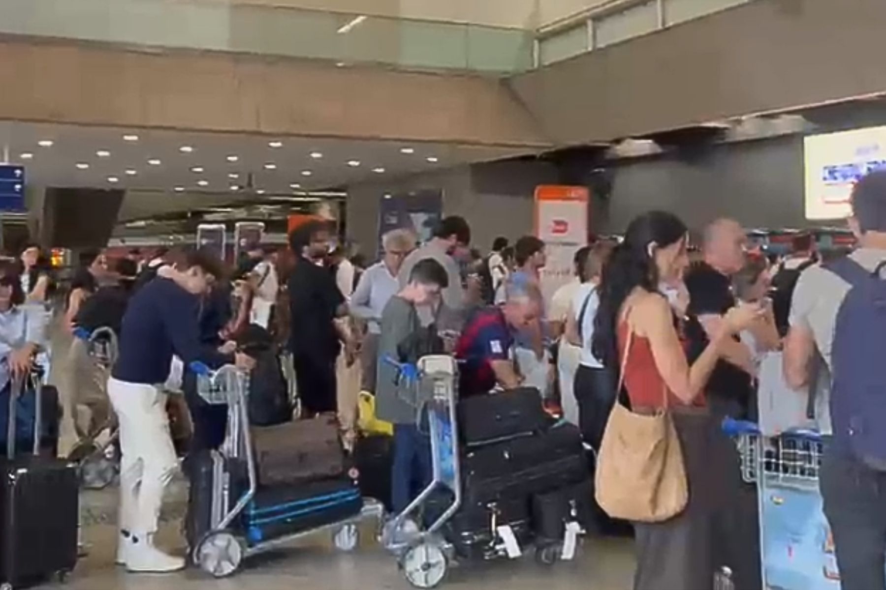 Aeroporto de Confins: buraco na pista cancela e atrasa mais de 75 voos