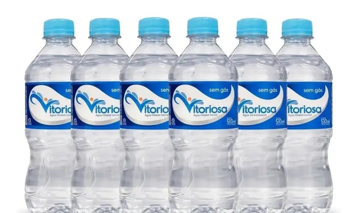 Anvisa interdita água mineral após detectar bactérias acima do limite permitido
