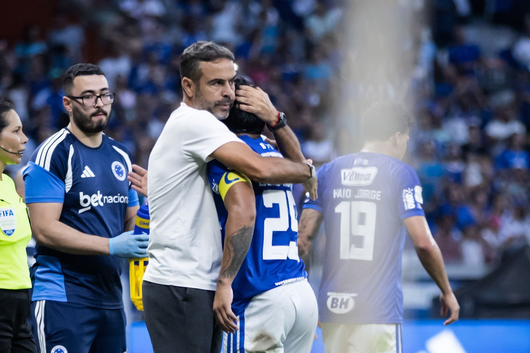 Cruzeiro lidera returno, dá resposta em campo e mostra foco em briga no Brasileirão