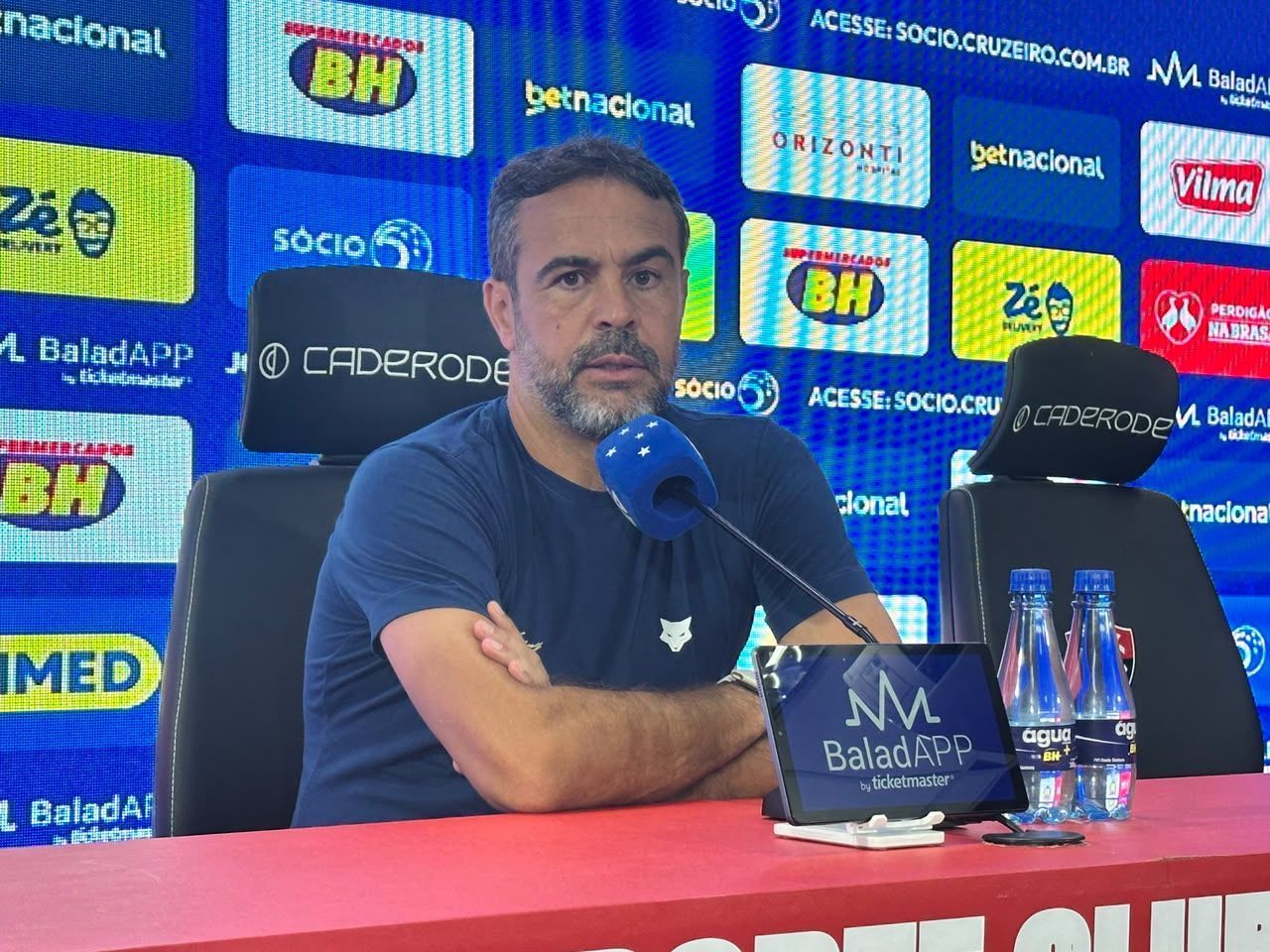 Artur exalta elenco do Cruzeiro por vitória e admite: 'Não tem sido muito fácil'