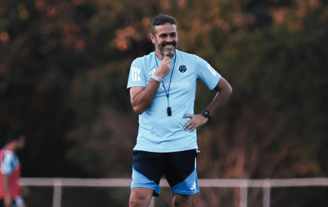 Artur Jorge em treino do Cruzeiro em 2026
