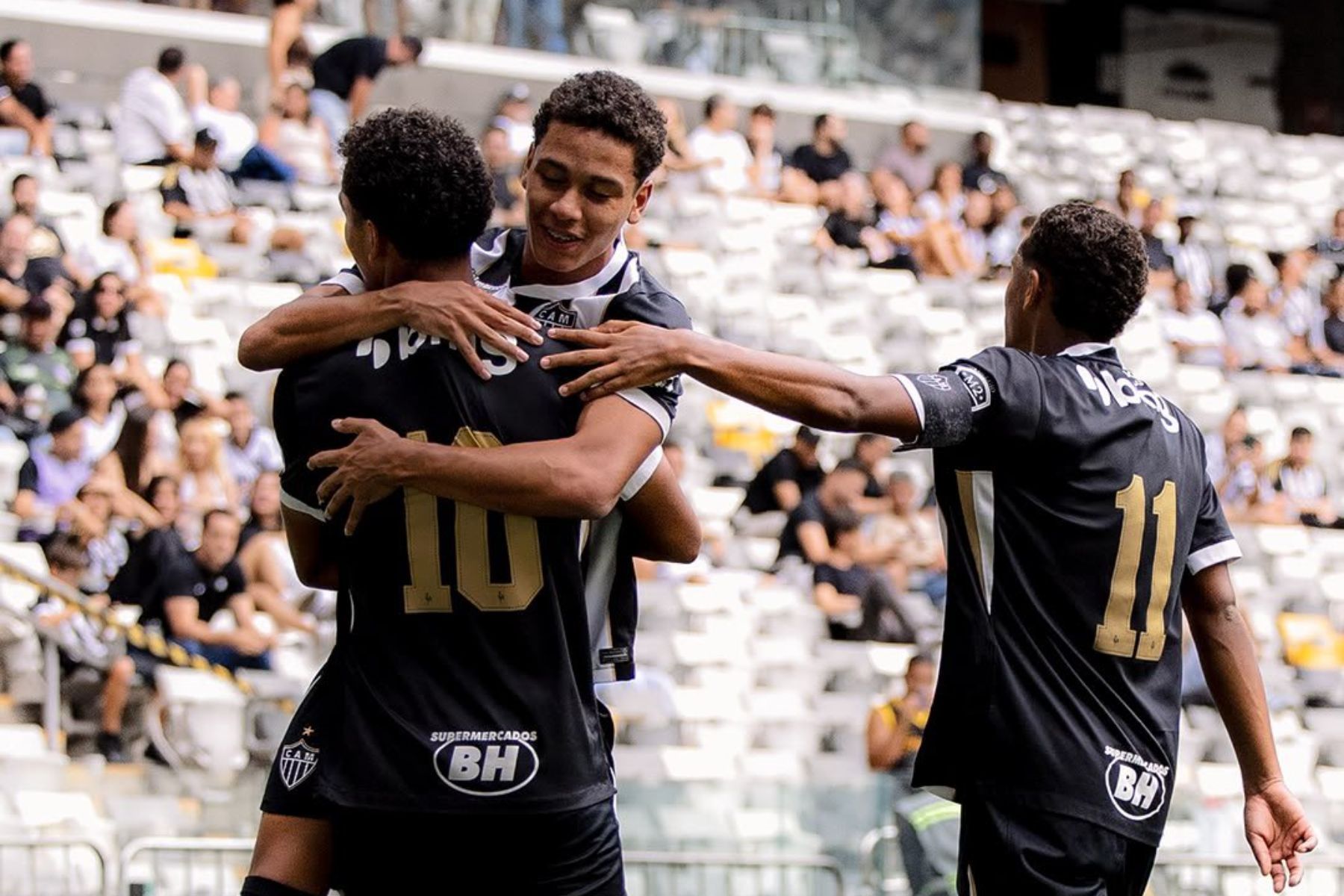 Irmãos gêmeos e Veneno brilham, e Atlético atropela Atlético-GO no Brasileiro Sub-17