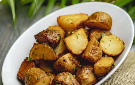 Batata cozida com casca crocante