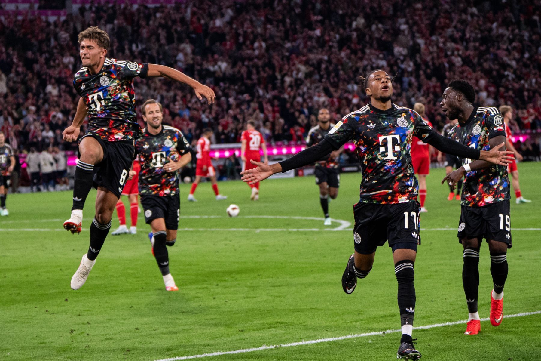 Kane e Olise dão show, e Bayern de Munique faz 7 a 0 no Union Berlim pela Bundesliga