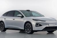 Novo BYD Seal terá versão híbrida capaz de rodar 245 km no modo elétrico