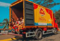 Projeto 'Caixola Navegante' leva teatro, circo e educação ambiental a Betim