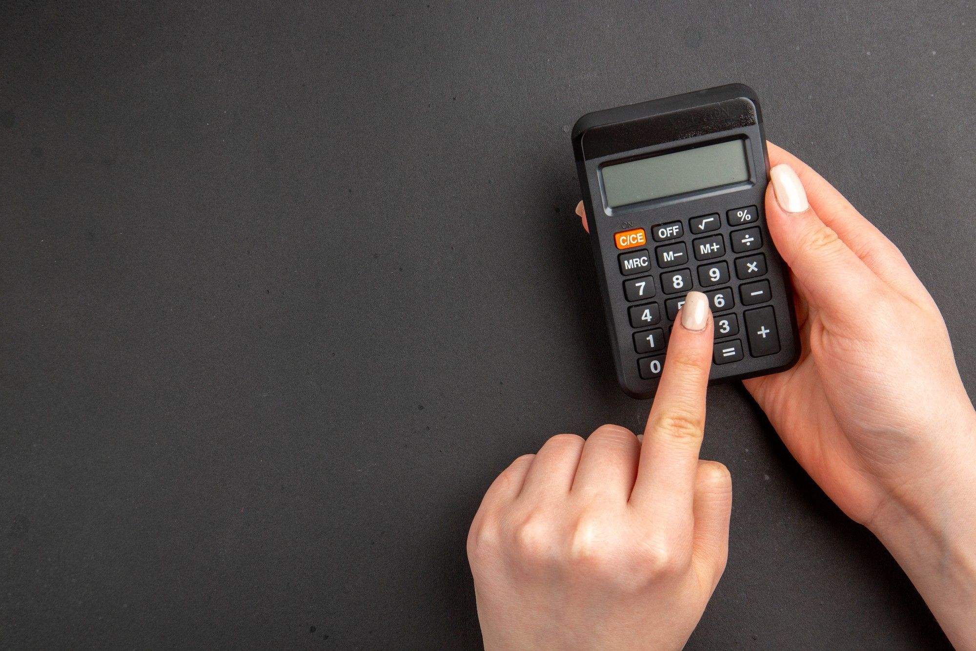 Qual é a diferença entre CE e C da calculadora e como usar cada botão