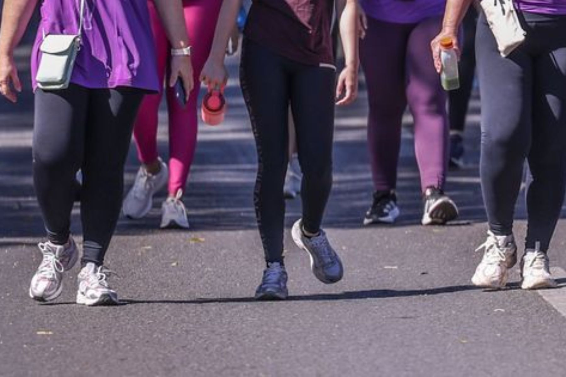 Caminhar 30 minutos a 5 km/h não é regra obrigatória para transformar exercício em benefício real