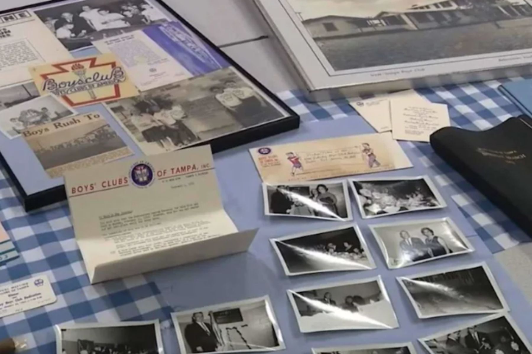 Cápsula de 1962 guardada por crianças é aberta 64 anos depois