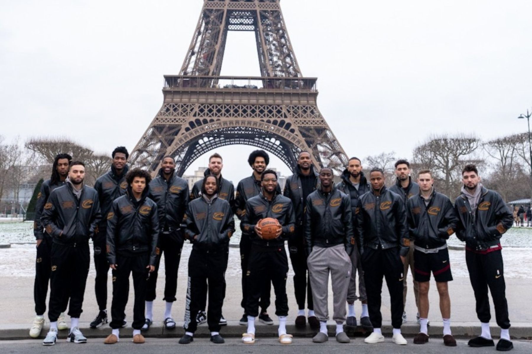 NBA avança em acordo com gigantes do futebol para fundar liga de basquete na Europa