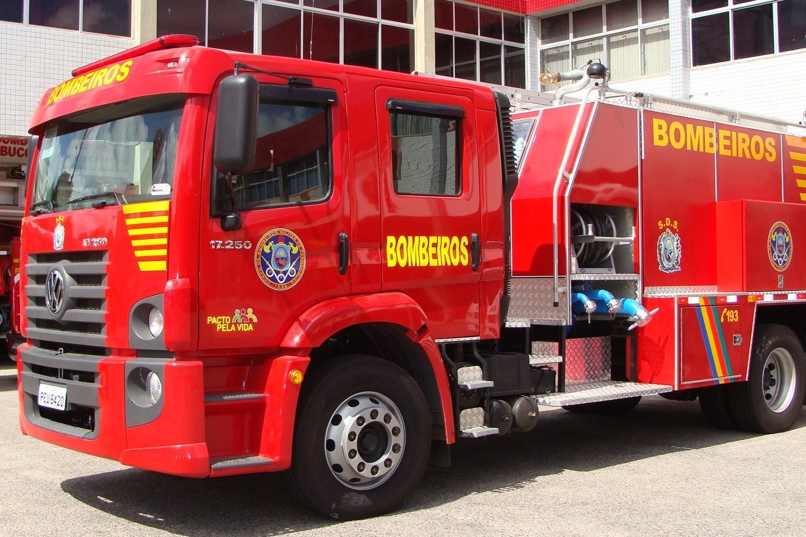 Corpo de Bombeiros de Pernambuco abre edital com 570 vagas e salários de até R$ 12,9 mil