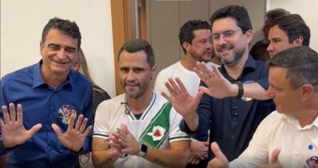 Cleitinho e seu candidato a vice, Luís Eduardo Falcão, se encontraram com prefeitos de MG nesta quinta-feira (10)