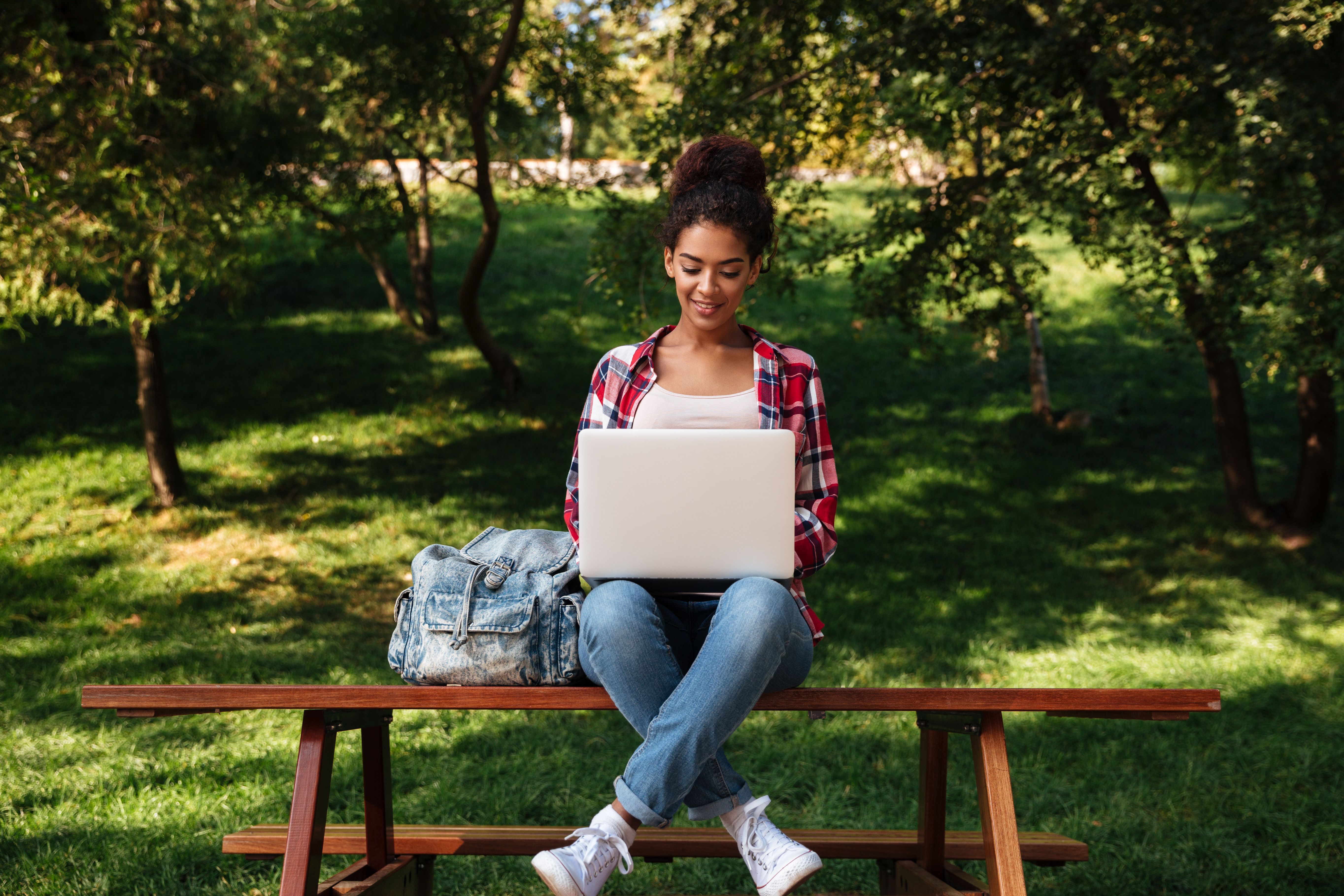 Conta global para estudantes: como gerenciar duas moedas sem conta fora?