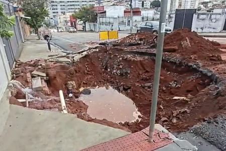 Vazamento abre cratera no Barreiro, em BH