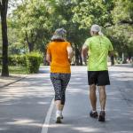 Passou dos 70? Personal trainer revela como 20 minutos de caminhada podem transformar sua saúde