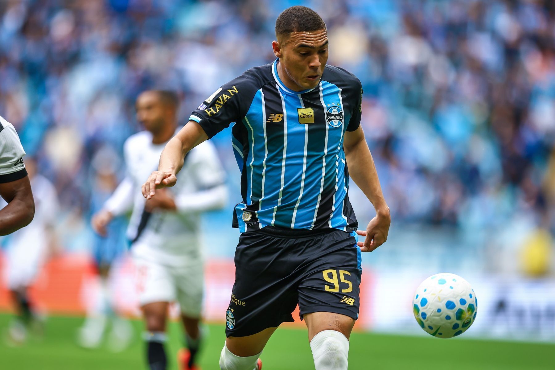 Atacante do Grêmio, Carlos Vinicius confessa após derrota para o Vasco: ‘Entendo a raiva'