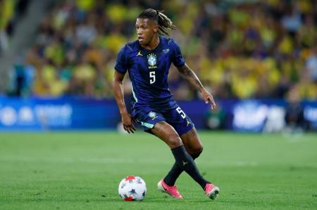 Danilo começa o novo ciclo da Seleção com espaço