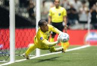 Herói contra o Santos, Gabriel Delfim iguala marca de Victor e Everson no Atlético