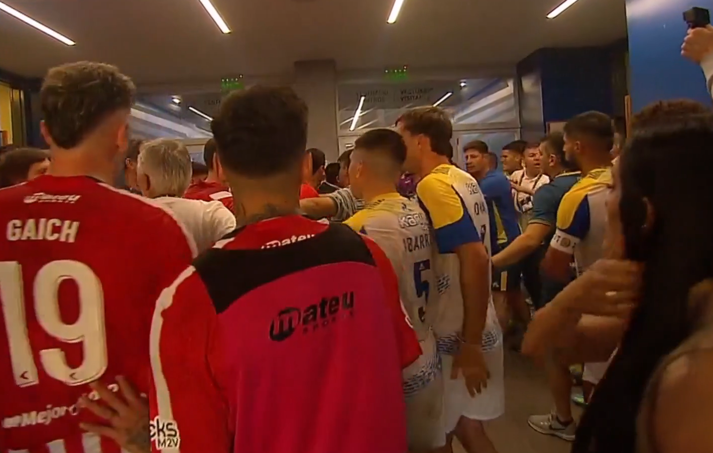 Rosário bate Estudiantes na Copa Internacional da Argentina em jogo com briga e polêmica