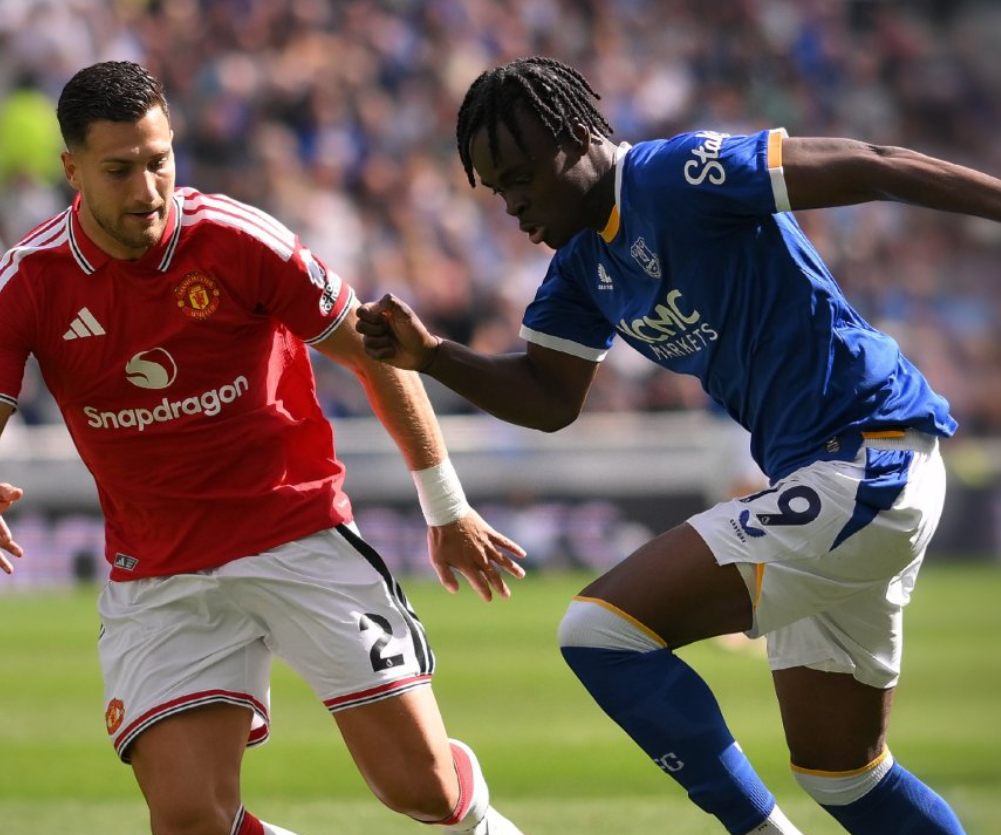United sofre golaços e cede empate ao Everton em último lance na Premier League