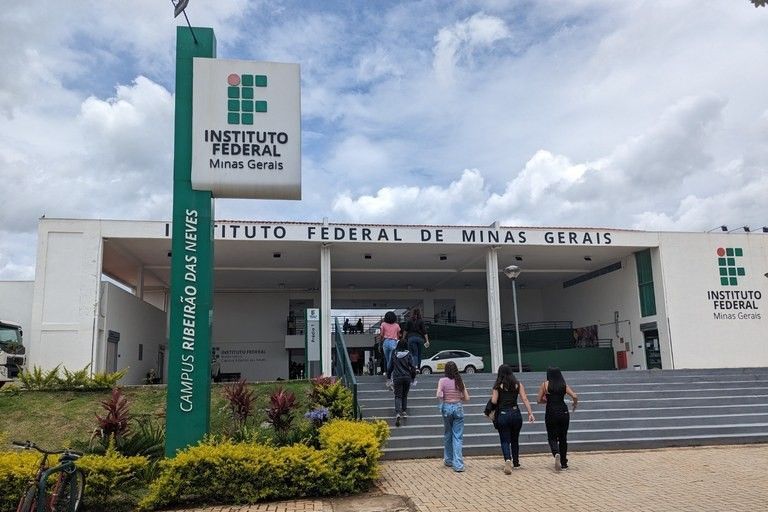 IFMG abre nova seleção para professores com salários de até R$ 14,9 mil