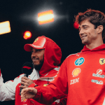 Hamilton minimiza atrito com Leclerc na Ferrari após bronca: 'Trabalhar melhor juntos'