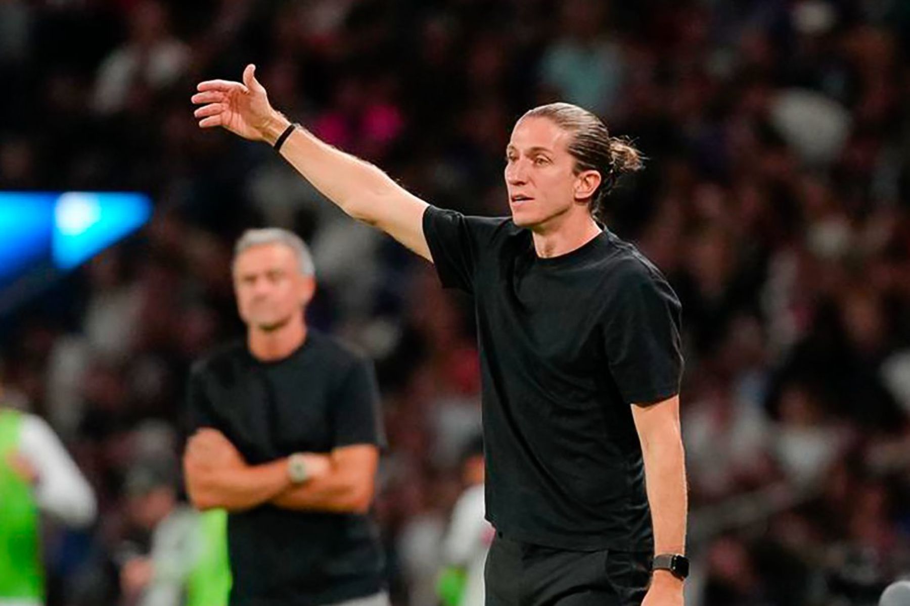 Filipe Luis atinge feito histórico no Monaco contra PSG e troca elogios com Luis Enrique