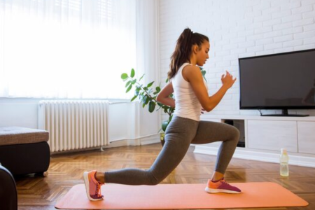Como treinar em casa com resultados reais segundo especialistas em fitness