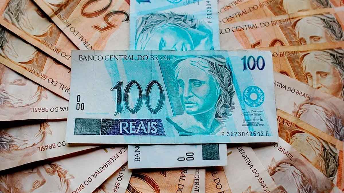 Primeira parcela do 13º salário deve ser paga até 30 de novembro; veja regras