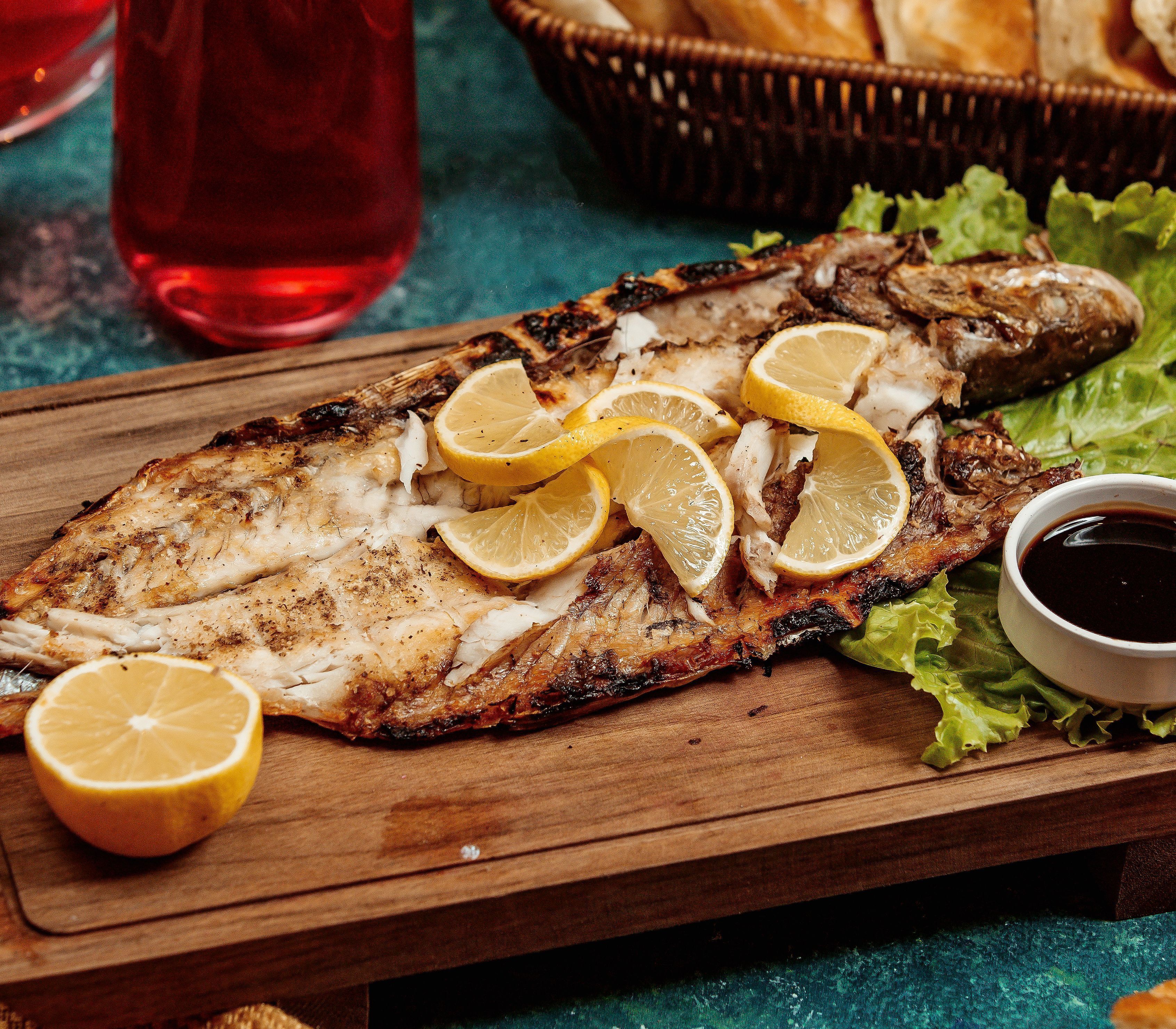 Filé de peixe assado é opção leve e prática para o almoço de domingo