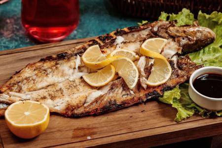 Filé de peixe assado é opção leve e prática para o almoço de domingo