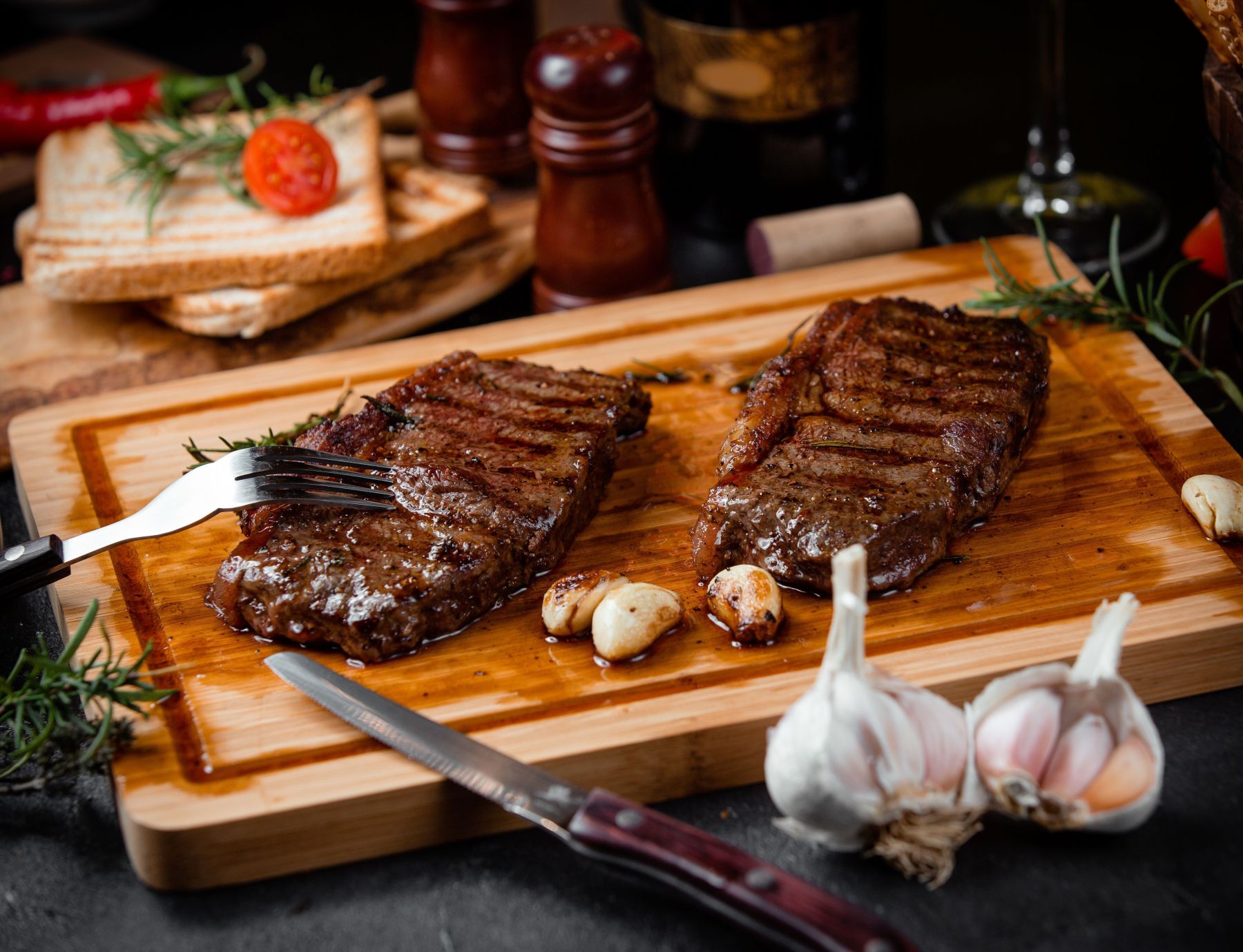 Açougueiros indicam as 4 melhores carnes para fazer o bife do dia a dia sem gastar muito