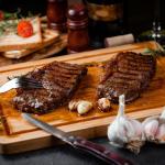 Açougueiros indicam as 4 melhores carnes para fazer o bife do dia a dia sem gastar muito
