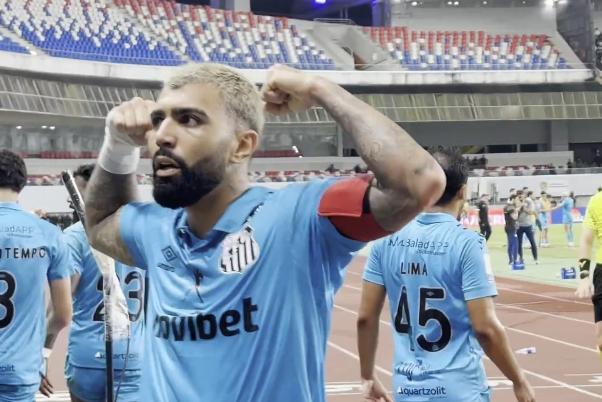 Gabigol celebra boa fase no Santos e afirma: 'me dê sequência, eu vou fazer gol'