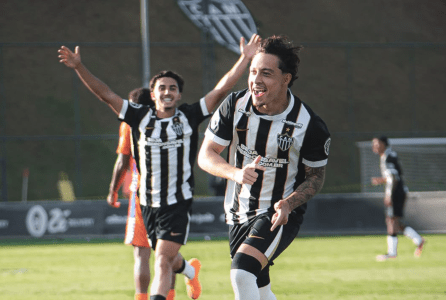 Comemoração em Atlético 5 x 1 Coimbra FC Porto, pelo Campeonato Mineiro Sub-20