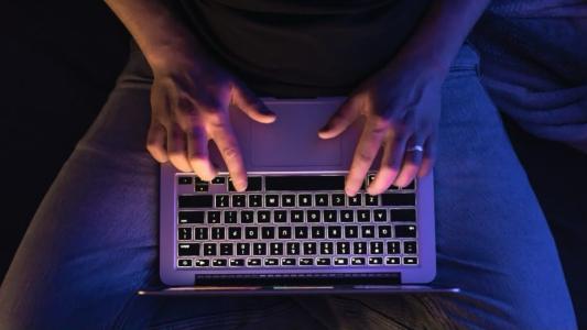 Golpes contra empresas exploram fragilidades tecnológicas e comportamentais