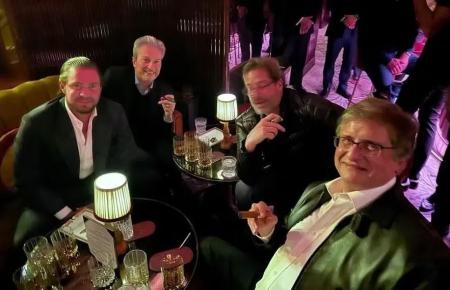 Vorcaro (à esquerda) e Paulo Gonet (à direita) durante evento realizado pelo banqueiro em Londres
