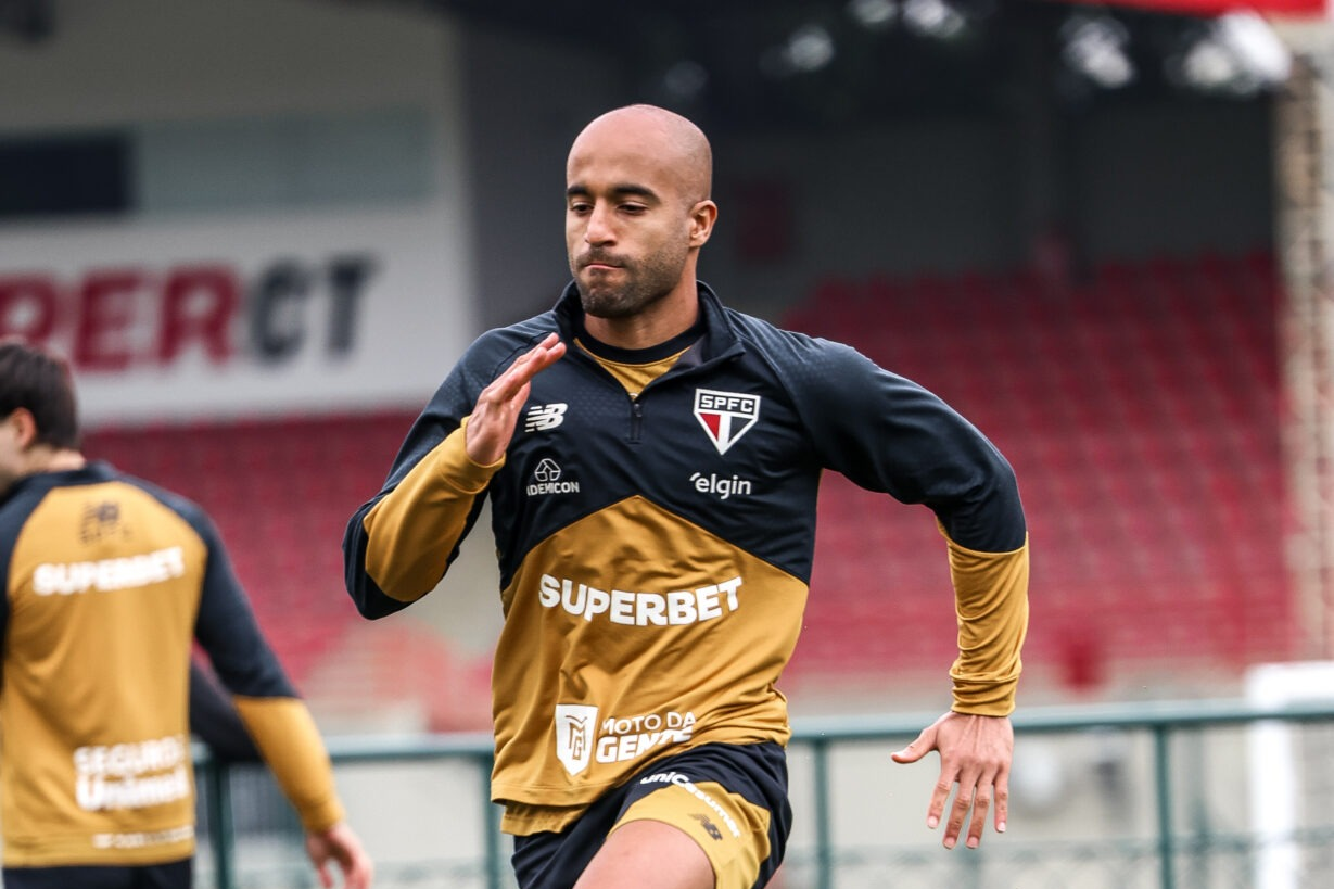 Lucas treina parcialmente no São Paulo após lesão; time pode ter outro reforço