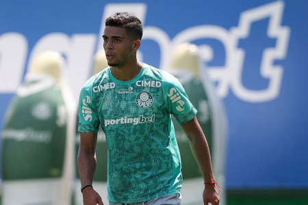 Arthur, lateral formado na base do Palmeiras