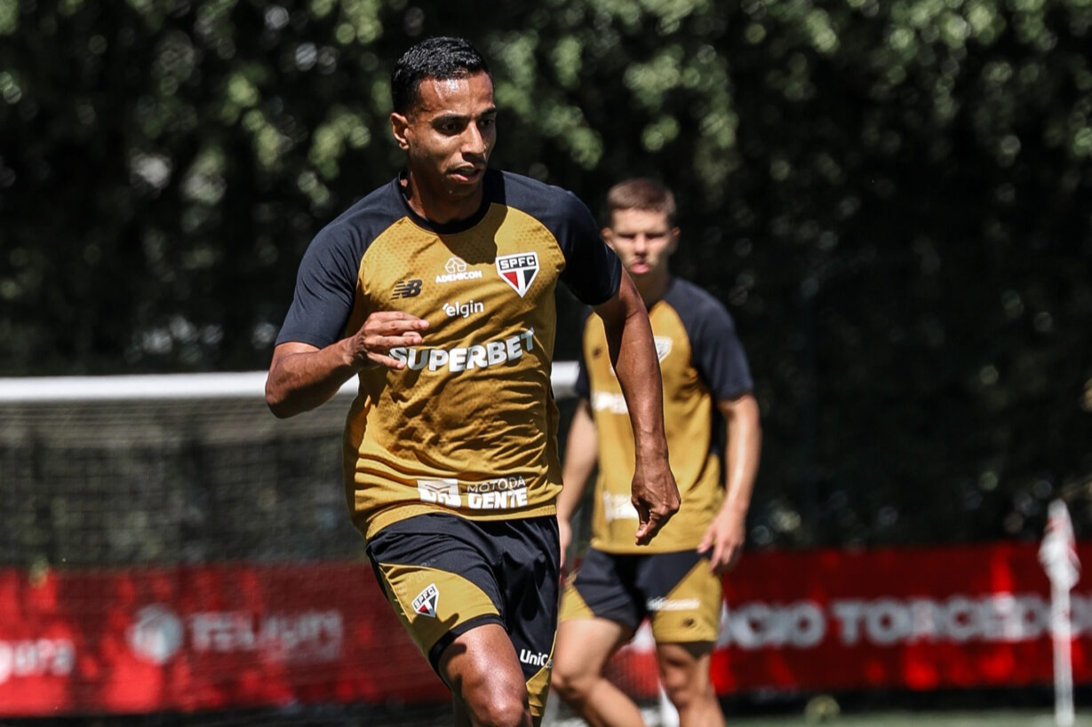 São Paulo recebe reforços em treino e pode ter novidades contra o Atlético