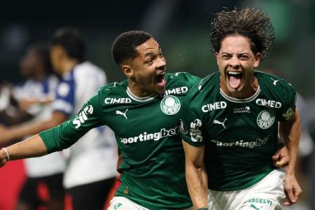Palmeiras perde chances, mas vence LDU e sai em vantagem na Libertadores
