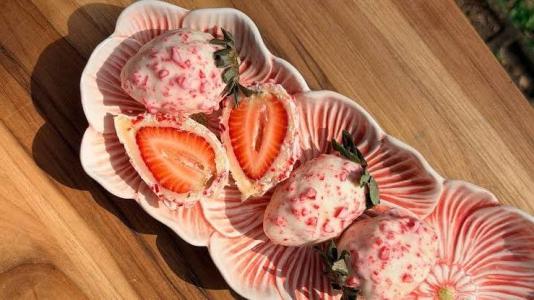 Veja receita do morango cravejado • Redes Sociais/ Reprodução