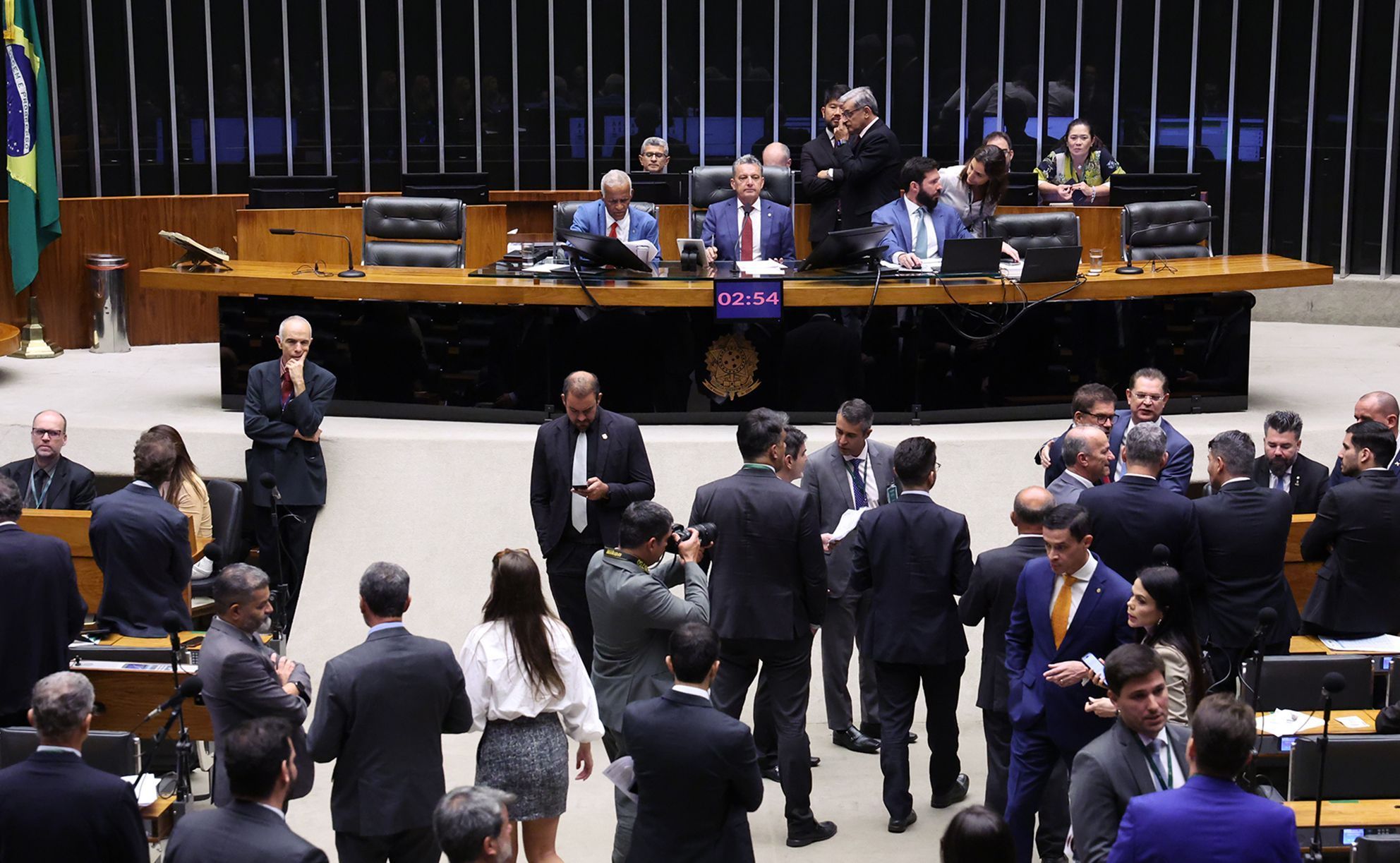 Em MG, candidatos brancos já receberam quase 3 vezes mais verba partidária que mulheres negras