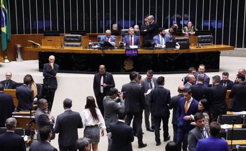 Discrepância nas campanhas reflete na representação de raça e gênero nos cargos públicos