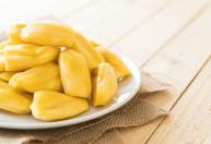 Jaca, a fruta da primavera ganha espaço em receitas doces e salgadas