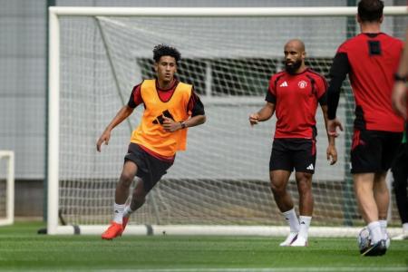 JJ Gabriel, jovem talento inglês, pede para deixar Manchester United
